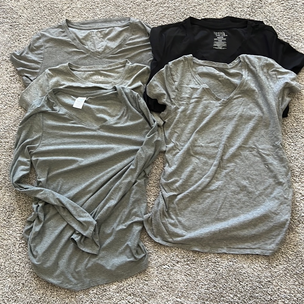 Lot of five maternity t shirts, excellent condition sizes Medium and Large